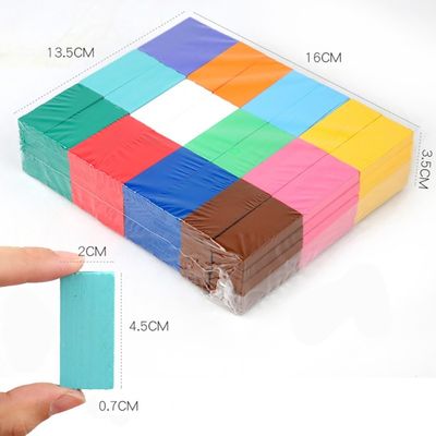 El arco iris coloreó los dominós para derribar a profesor Puzzle Domino Rally