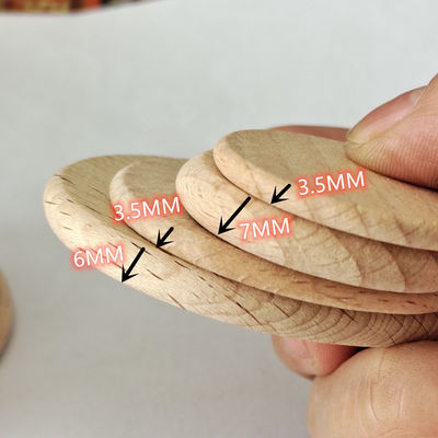 La corteza de árbol que los discos de madera naturales de los 5cm circundan la madera corta los ornamentos de los recortes