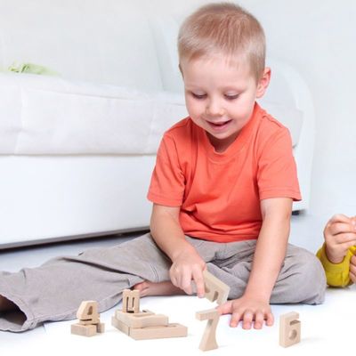El número de madera de Jenga de la balanza bloquea las unidades de creación de madera enormes de los juguetes el 16cm