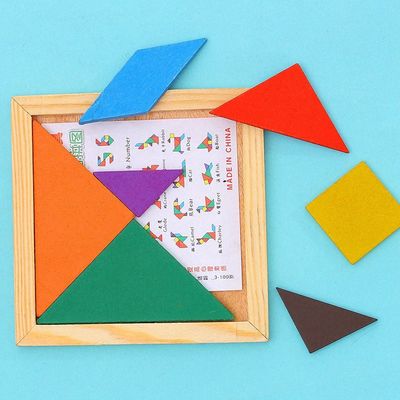 El bebé de madera del cuadrado el 11cm Montessori juega el rompecabezas de 7 pedazos