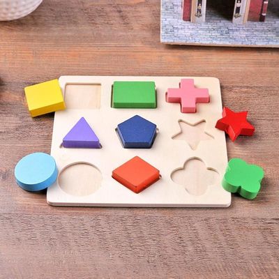 Clasificando al bebé de madera de Montessori juega el preescolar de madera geométrico de los bloques el 15cm