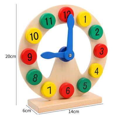El bebé de madera de Montessori del número colorido juega la aclaración educativa