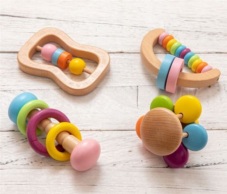 Grado de madera el echar los dientes Toy Wooden Rattle Teether Food de Soother el 11.6cm del traqueteo