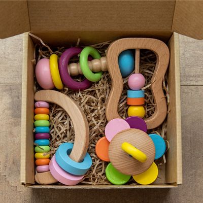 Grado de madera el echar los dientes Toy Wooden Rattle Teether Food de Soother el 11.6cm del traqueteo