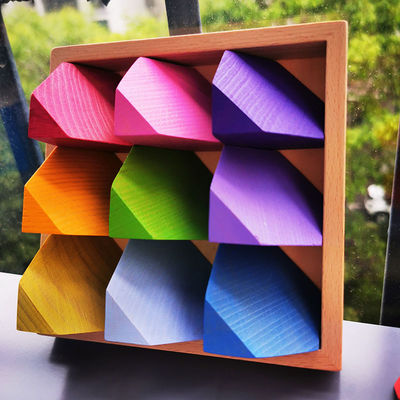 piedra de madera del rompecabezas de madera de la flor del arco iris de 2300g los 4cm que apila el juego