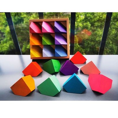 piedra de madera del rompecabezas de madera de la flor del arco iris de 2300g los 4cm que apila el juego
