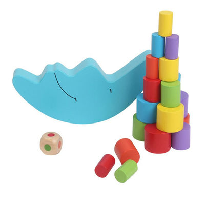 Juego de madera de la balanza de la luna de Montessori para el aprendizaje temprano