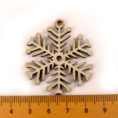 El copo de nieve de la pintura de los libros de recuerdos modela artes de madera hechos a mano
