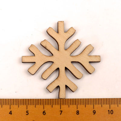 El copo de nieve de la pintura de los libros de recuerdos modela artes de madera hechos a mano