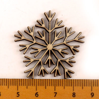 El copo de nieve de la pintura de los libros de recuerdos modela artes de madera hechos a mano
