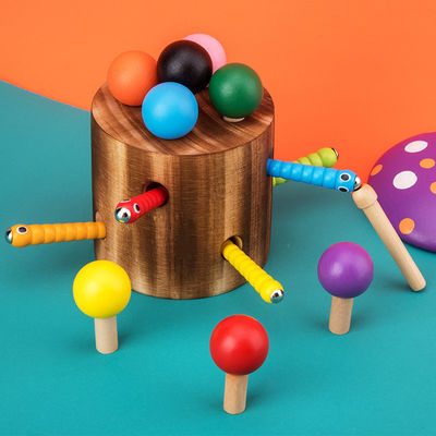 Captura de madera el juego del gusano para el entrenamiento de la coordinación del ojo de la mano de los niños