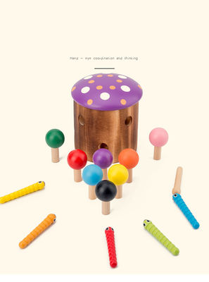 Captura de madera el juego del gusano para el entrenamiento de la coordinación del ojo de la mano de los niños