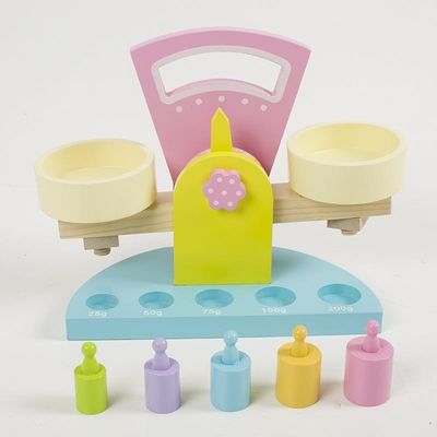 Escala de madera del peso del haz de balanza de Montessori para el entrenamiento preescolar
