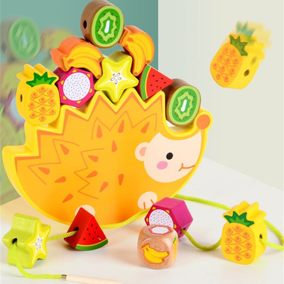 La fruta animal de amontonamiento de madera del erizo de la historieta de los juguetes de la unidad de creación de la balanza bloquea los juguetes de Montessori de los juegos de la balanza