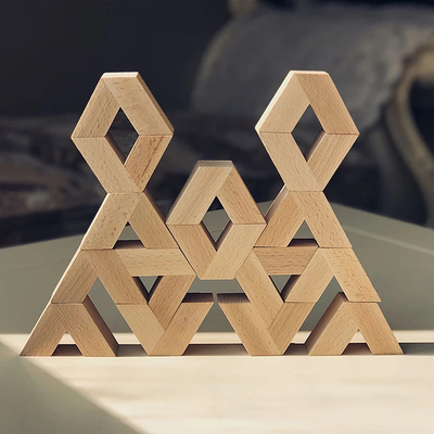 bloques de amontonamiento educativos de madera de Unpaint Montessori de las unidades de creación 3D de la forma de V 16pcs del bebé de madera grande natural de los juguetes a