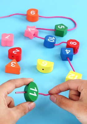 Las gotas educativas animales de Montessori del reloj moldeado de madera colorido de Digitaces desconciertan los artilugios que hacen juego el reloj Toy Kid