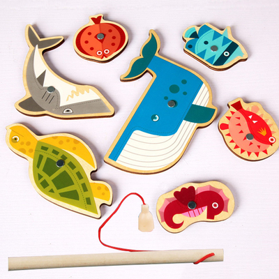 Pescando los juguetes alfanuméricos de madera del juego para los niños Montessori temprano educativo
