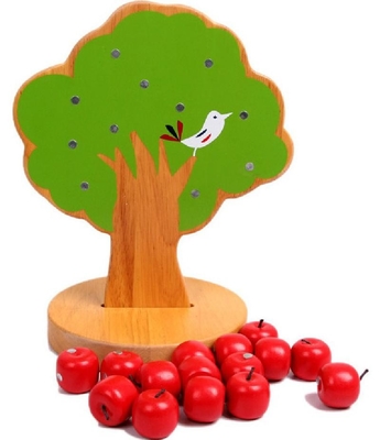 Los juguetes de madera del bebé de Montessori del manzano para los niños escogen la fruta educativa