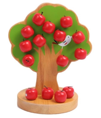 Los juguetes de madera del bebé de Montessori del manzano para los niños escogen la fruta educativa