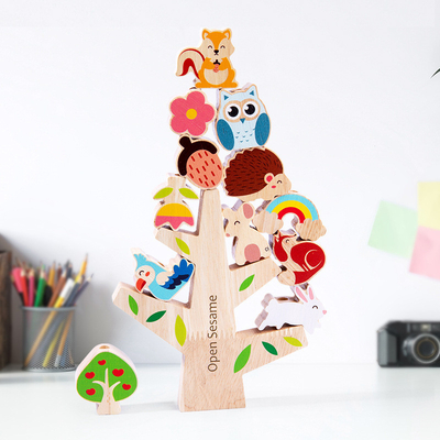 Equilibrio animal de madera que apila el árbol natural Toy For Preschool del juego