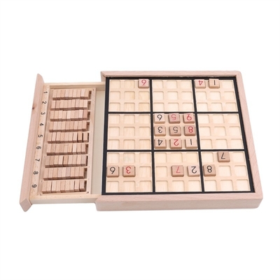 Inspectores internacionales de la haya del ajedrez de Sudoku de los niños que doblan la mesa de juegos
