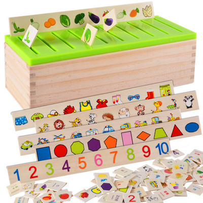 El bebé de madera de Montessori juega la clasificación matemática del conocimiento