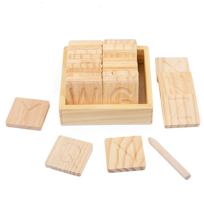 Palabra de madera de Montessori que deletrea al tablero Pen Control Training de la práctica del surco