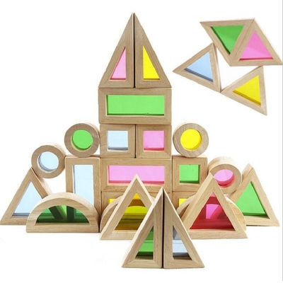 El amontonamiento de madera del arco iris bloquea el aprendizaje colorido creativo y educativo