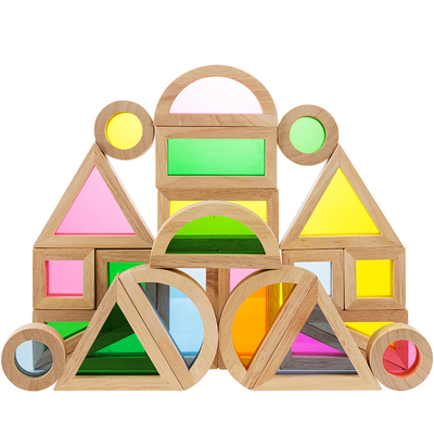 El amontonamiento de madera del arco iris bloquea el aprendizaje colorido creativo y educativo