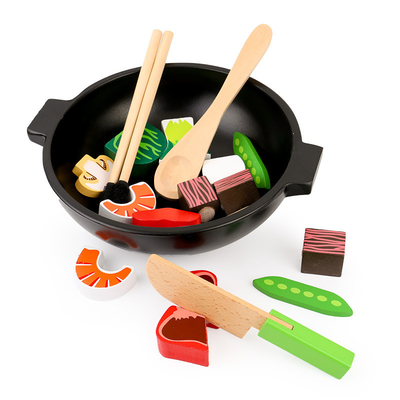 La cocina miniatura de madera del wok caliente vegetal del pote fijó a los niños educativos
